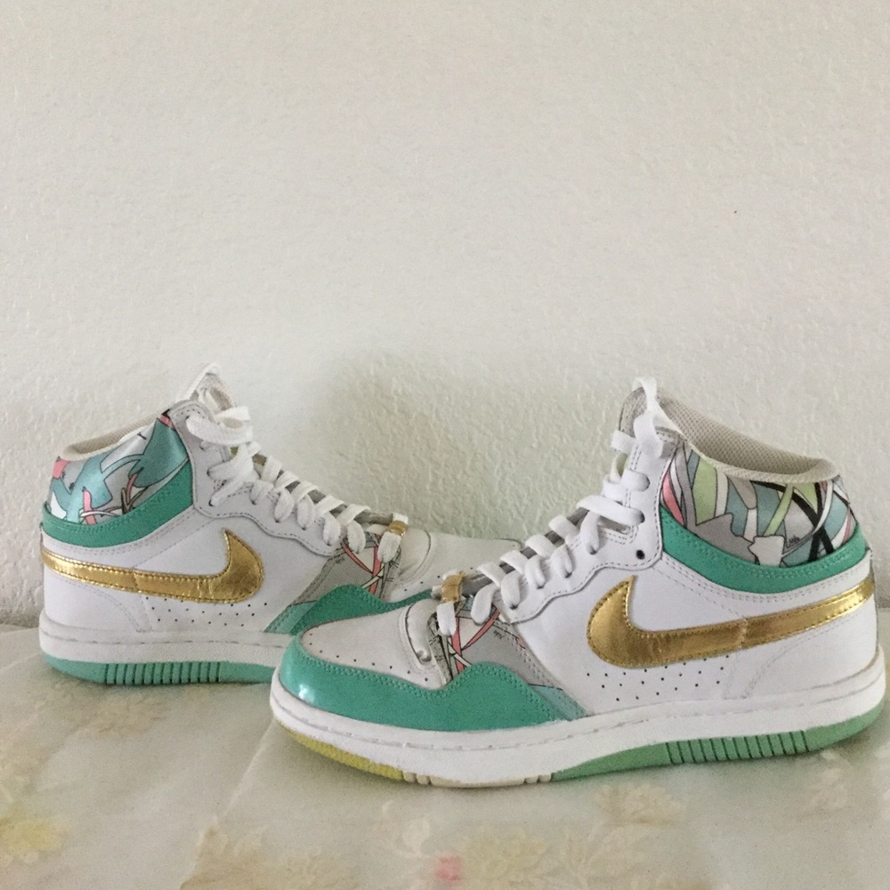 Nike court force High women’s sz 9